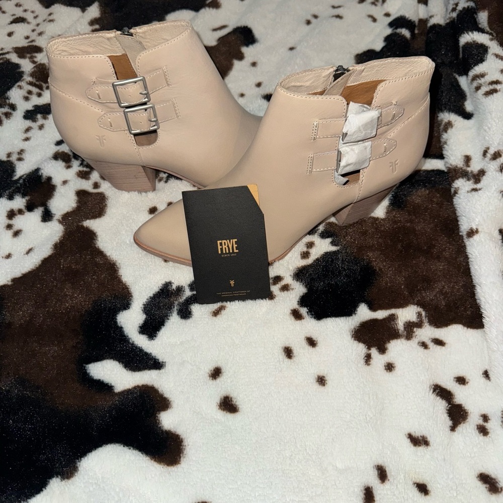 NEW Frye Women's Cream Ankle Boots